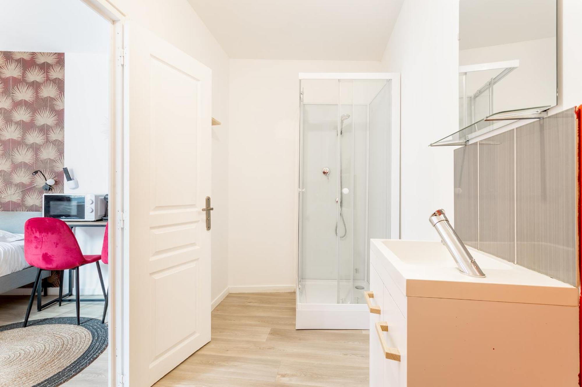 S&K Suite Grande Rue Roubaix - Chambre Spacieuse Et Sdb Privee - Netflix Et Cuisine Exterior foto